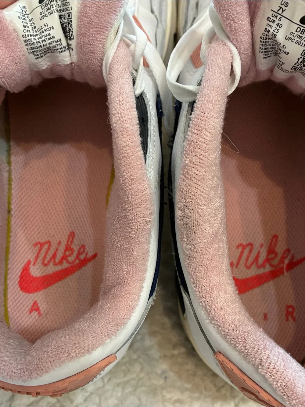 Nike Air Max 90 LTR SE White Pink Glaze Gum Bottom Size 7Y DB0472-100